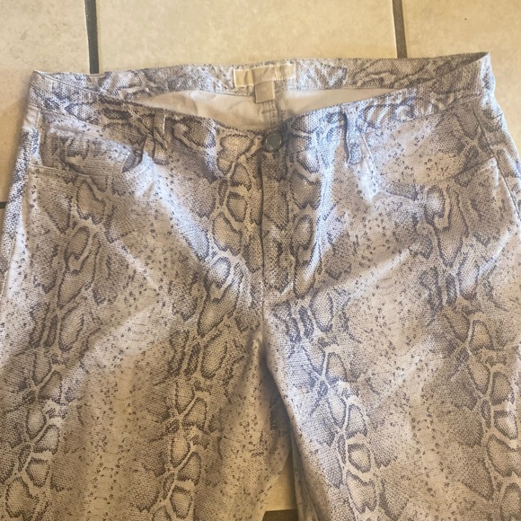 Michael Kors Women’s snake printed pants - Picture 6 of 7